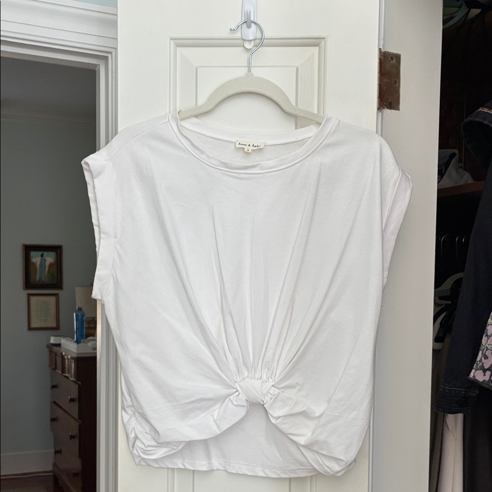 Elegant White Knotted Women's Tee